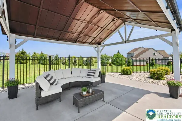 2255 Redwood DR, North Whitehall Twp, PA 18080