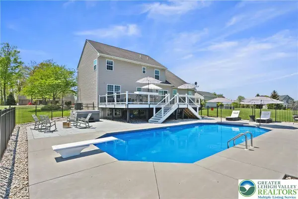 2255 Redwood DR, North Whitehall Twp, PA 18080