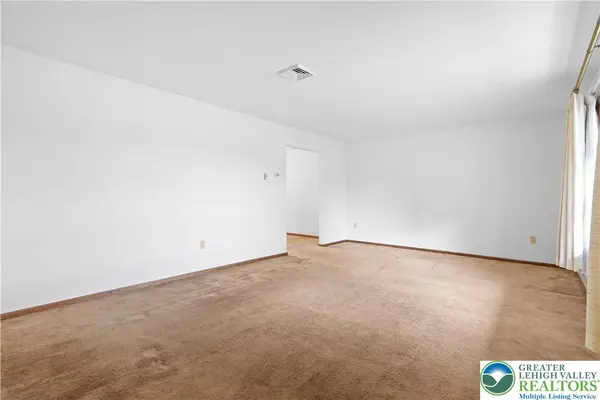 2213 High Point CT, Palmer Twp, PA 18045