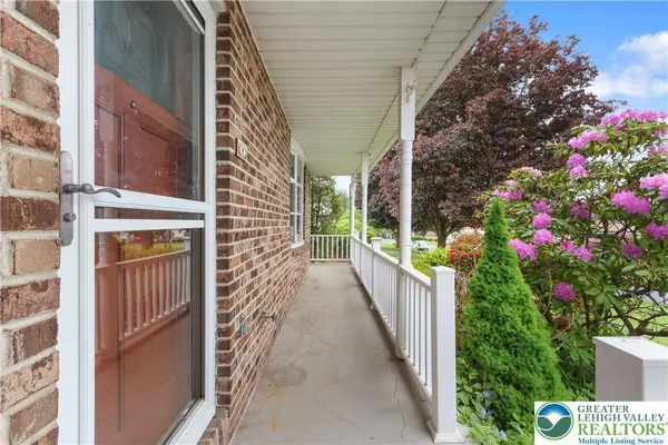 2213 High Point CT, Palmer Twp, PA 18045
