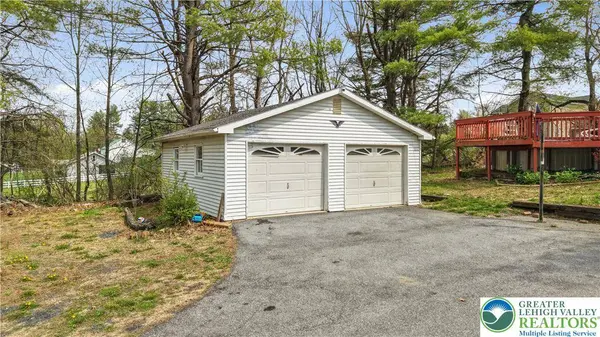 1042 Neffs Laurys RD, North Whitehall Twp, PA 18059