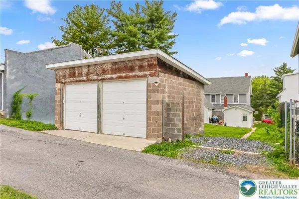 12 S Front ST, Coplay Boro, PA 18037