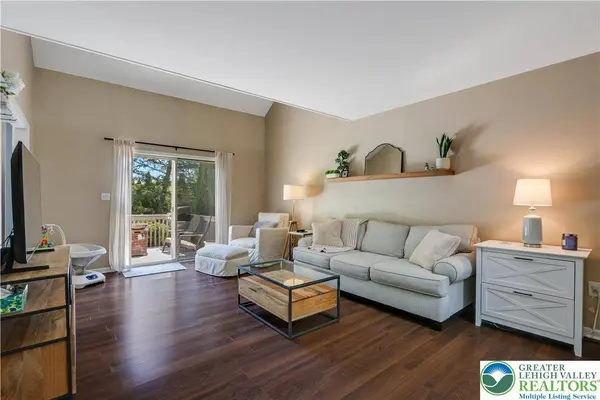 3 Winfield CT, Easton, PA 18045
