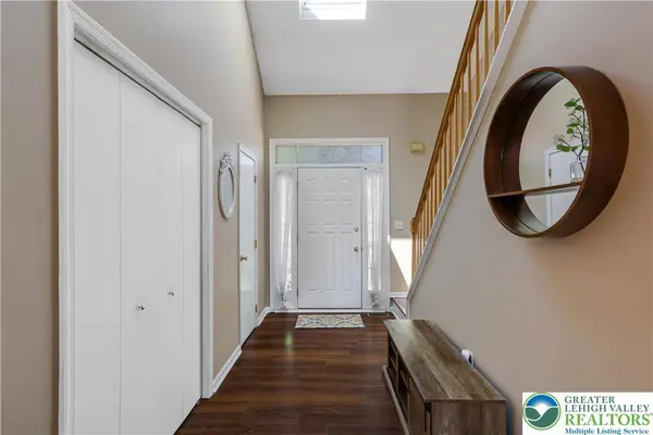 3 Winfield CT, Easton, PA 18045