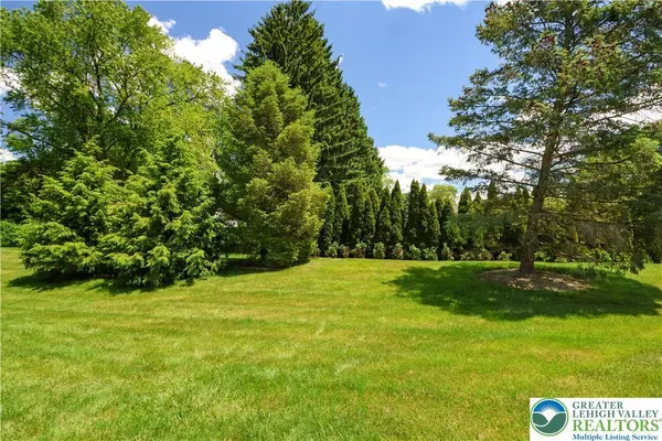 3 Winfield CT, Easton, PA 18045