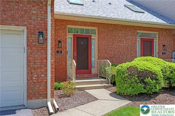 3 Winfield CT, Easton, PA 18045