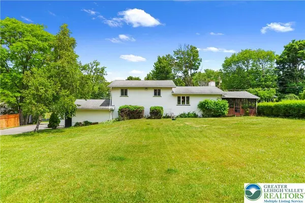 407 Colonial DR, Stroud Twp, PA 18360