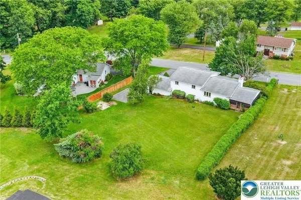 407 Colonial DR, Stroud Twp, PA 18360