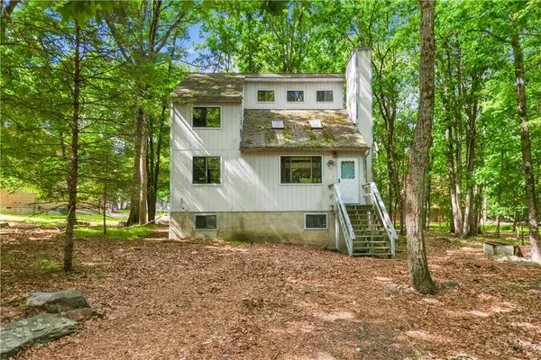 1422 Melrose TER, Stroudsburg, PA 18301