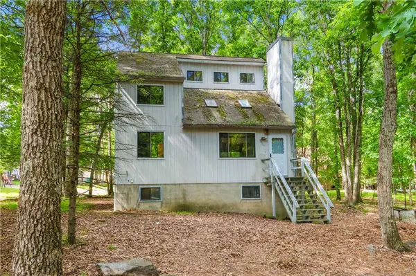 1422 Melrose TER, Stroudsburg, PA 18301