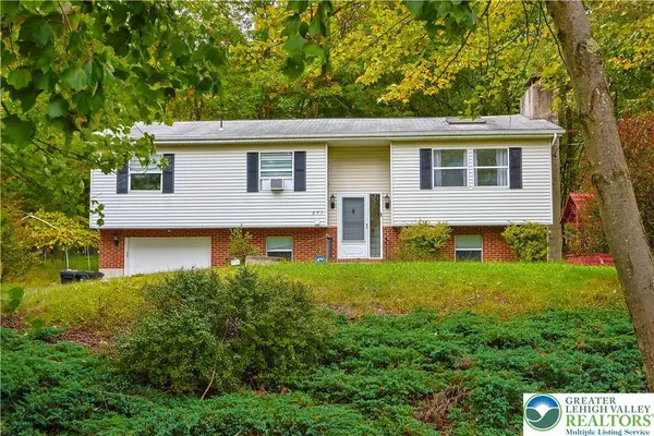 271 N Shore DR, Tunkhannock Twp, PA 18210