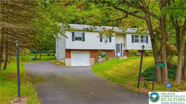 271 N Shore DR, Tunkhannock Twp, PA 18210