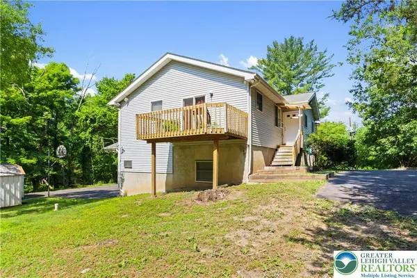 40 Brushy Mountain RD, Stroud Twp, PA 18301