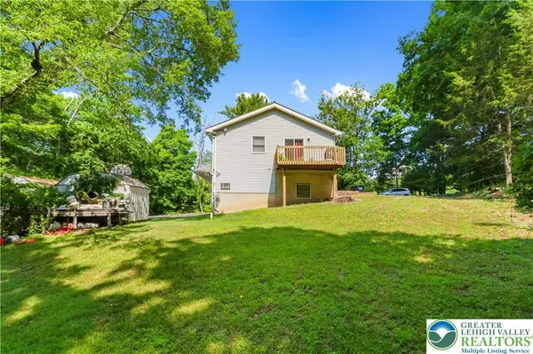 40 Brushy Mountain RD, Stroud Twp, PA 18301