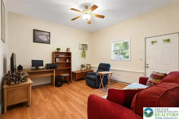 40 Brushy Mountain RD, Stroud Twp, PA 18301