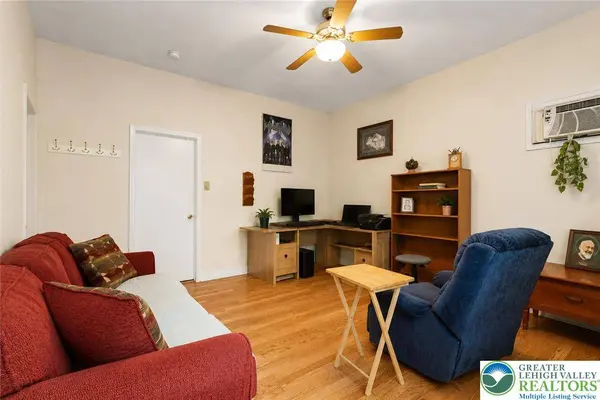 40 Brushy Mountain RD, Stroud Twp, PA 18301