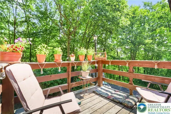 230 W Creek DR, Penn Forest Twp, PA 18235