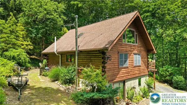 230 W Creek DR, Penn Forest Twp, PA 18235