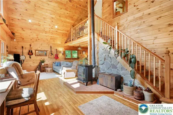 230 W Creek DR, Penn Forest Twp, PA 18235