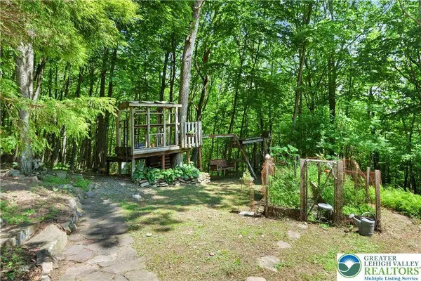 230 W Creek DR, Penn Forest Twp, PA 18235