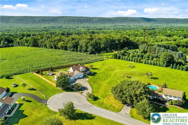 830 Gideons CT, Moore Twp, PA 18014