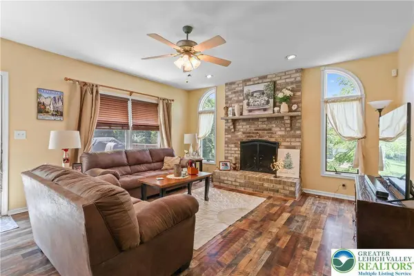 4006 Crest View DR, Hamilton Twp, PA 18360