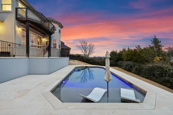 10709 Pointe View Dr, Austin, TX 78738-5524
