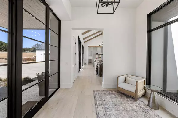 5805 Twin Peaks TRCE, Austin, TX 78738