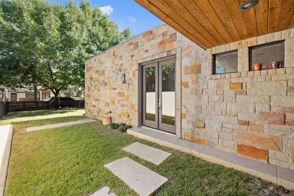 2410 Sharon LN #A, Austin, TX 78703