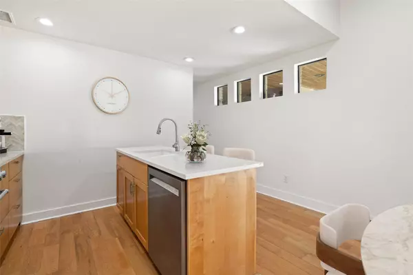 2410 Sharon LN #A, Austin, TX 78703