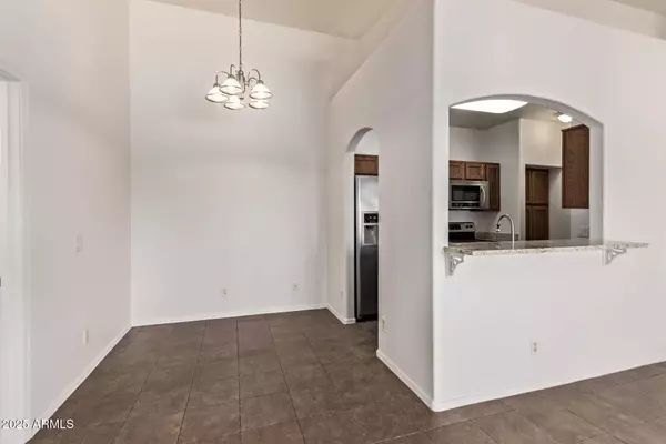 2950 W Louise Drive #204, Phoenix, AZ 85027