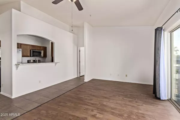 2950 W Louise Drive #204, Phoenix, AZ 85027