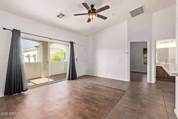 2950 W Louise Drive #204, Phoenix, AZ 85027