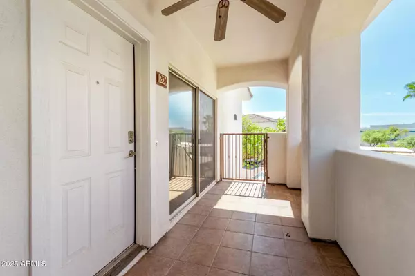 2950 W Louise Drive #204, Phoenix, AZ 85027