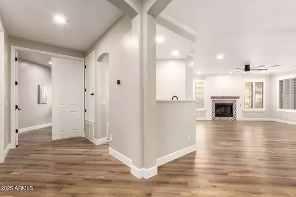 2491 W MULBERRY Drive, Chandler, AZ 85286