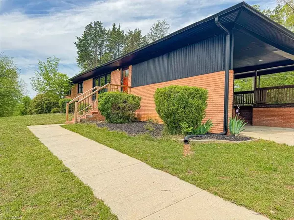 621 Nance DR, Thomasville, NC 27360