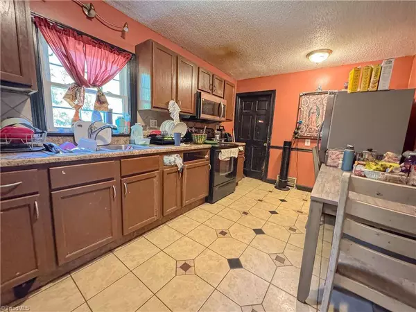 2919 Susan LN, Winston-salem, NC 27107