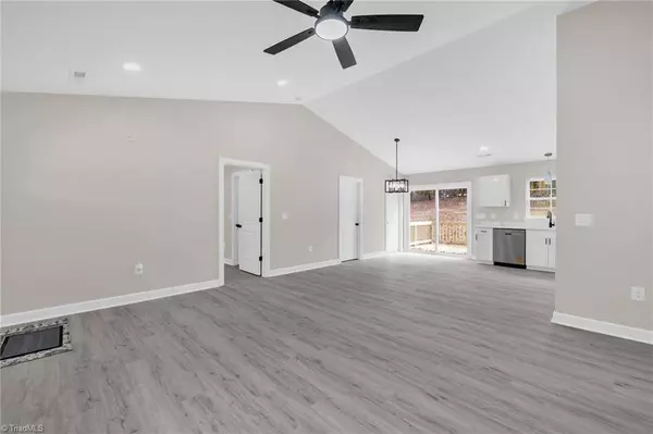 216 Knollwood DR, Eden, NC 27288