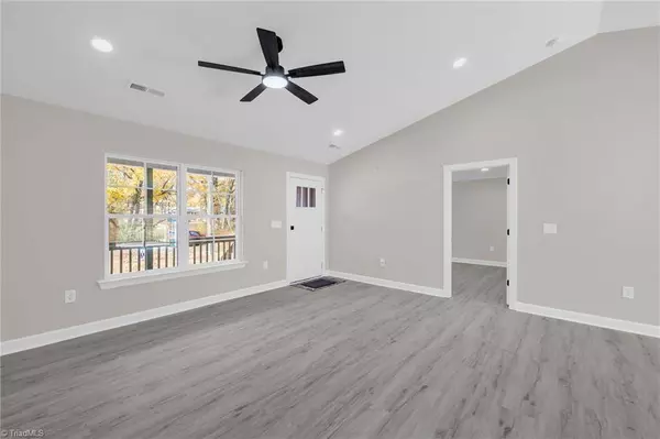 216 Knollwood DR, Eden, NC 27288