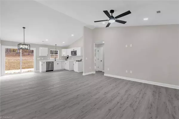 216 Knollwood DR, Eden, NC 27288