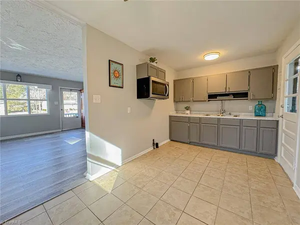1012 Meadowbrook BLVD, High Point, NC 27260