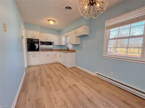 1409 Glenside DR, Greensboro, NC 27405