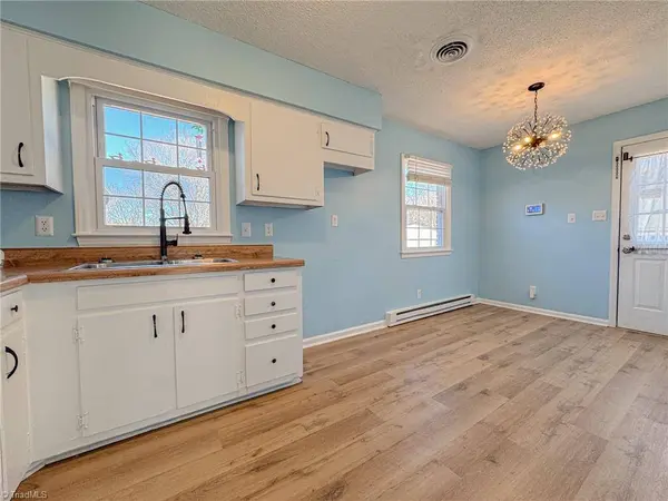 1409 Glenside DR, Greensboro, NC 27405