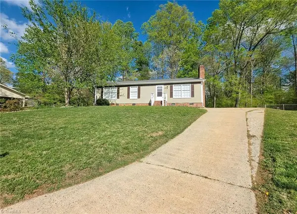 3 Woodlake CT, Greensboro, NC 27406