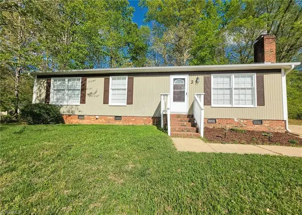 3 Woodlake CT, Greensboro, NC 27406