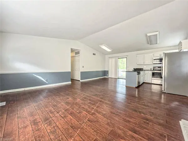 3 Woodlake CT, Greensboro, NC 27406