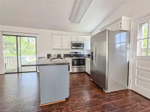 3 Woodlake CT, Greensboro, NC 27406