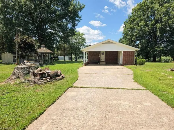 506 Archergate RD, Browns Summit, NC 27214