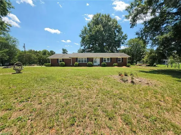 506 Archergate RD, Browns Summit, NC 27214