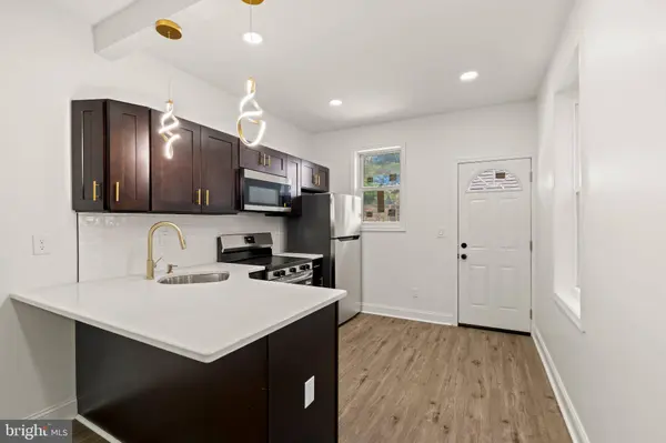 2933 MASTER, Philadelphia, PA 19121